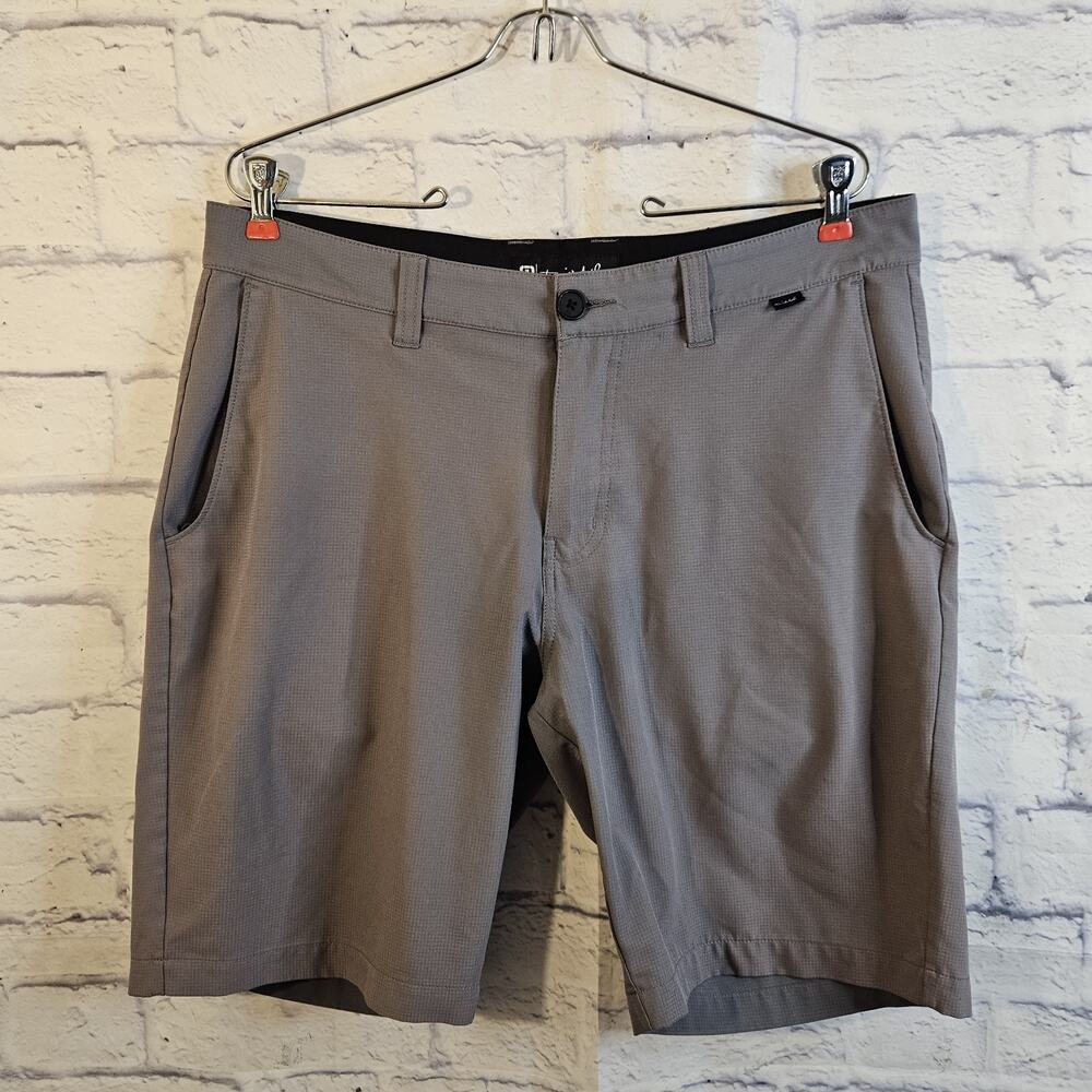 Travis Mathew Golf Shorts Men’s 34 Stretch Gray Chinos Textured Flaw